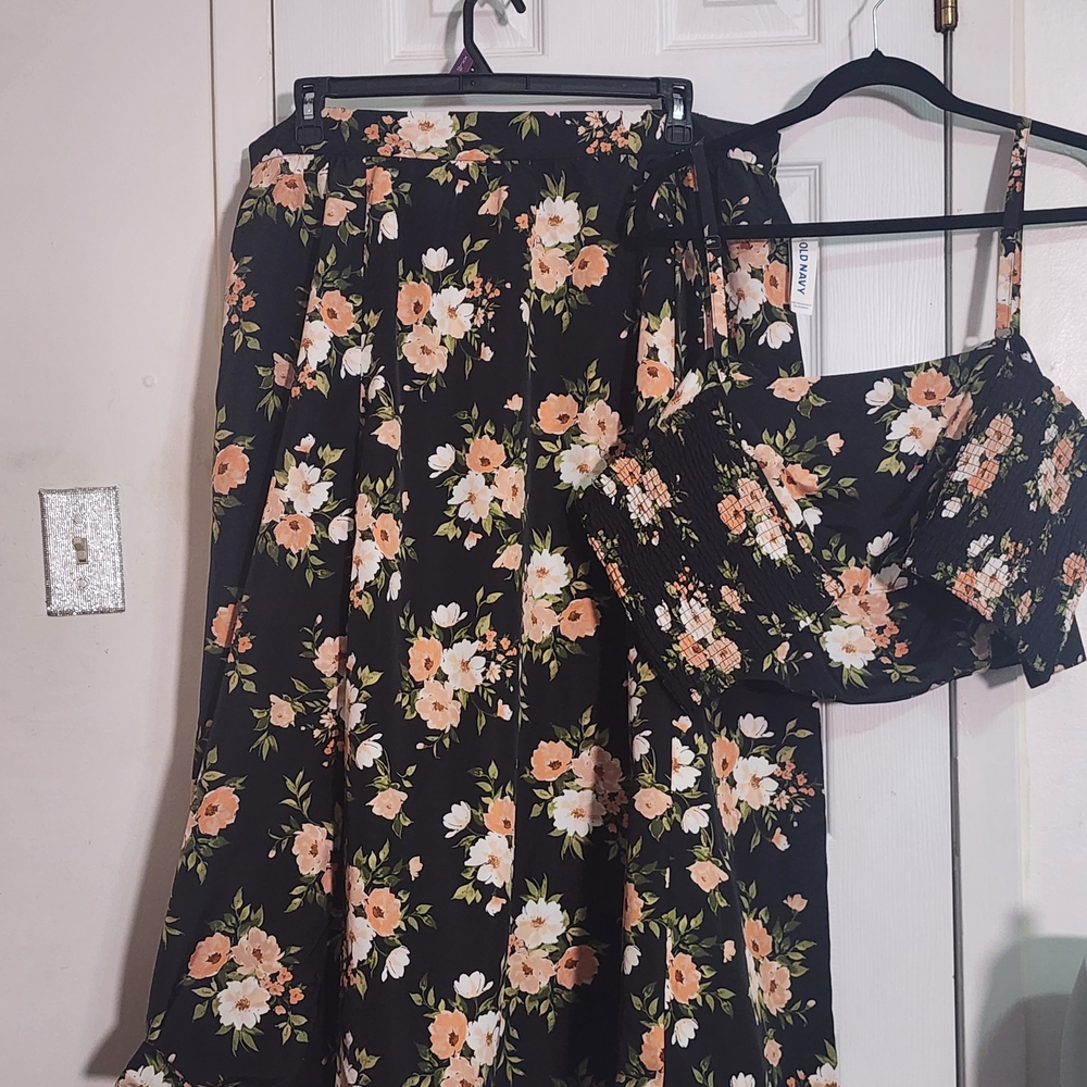 Old Navy Black Floral Skirt Set